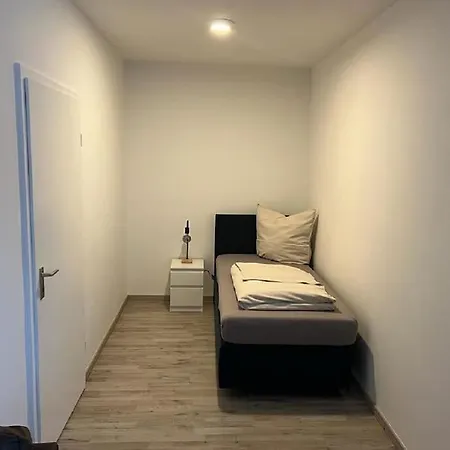 Eine Modern Renovierte Mit Balkonterrasse. *