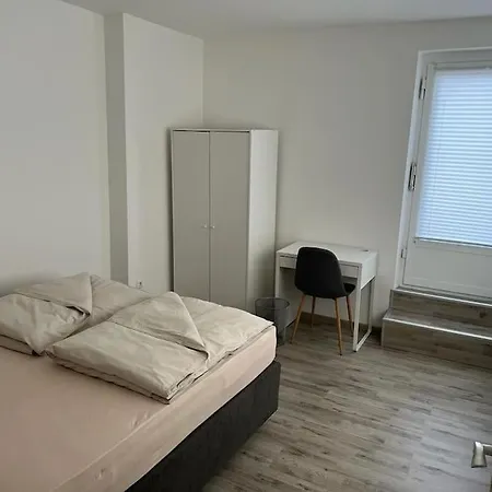 Eine Modern Renovierte Mit Balkonterrasse. 아파트 뤼베케