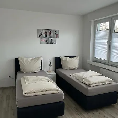 Eine Modern Renovierte Mit Balkonterrasse. Apartment *