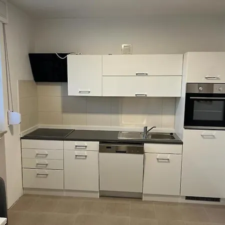 Eine Modern Renovierte Mit Balkonterrasse. Apartment Lubbecke