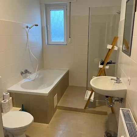 Eine Modern Renovierte Mit Balkonterrasse. *