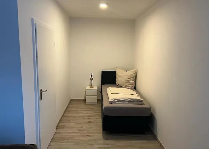 Eine Modern Renovierte Mit Balkonterrasse. *