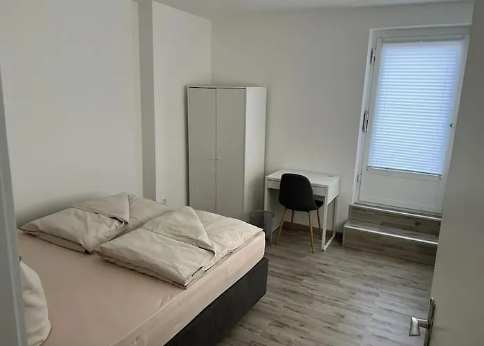 Eine Modern Renovierte Mit Balkonterrasse. Апартаменты Люббекке