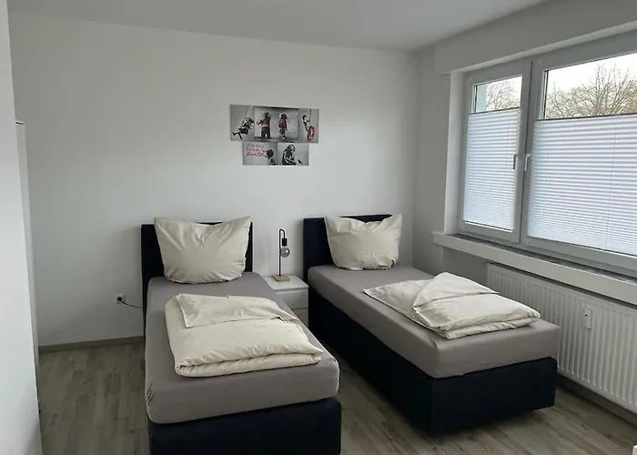 Eine Modern Renovierte Mit Balkonterrasse. Апартаменты *