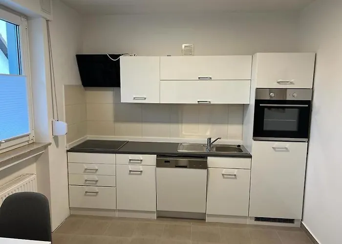 Eine Modern Renovierte Mit Balkonterrasse. Апартаменты Люббекке